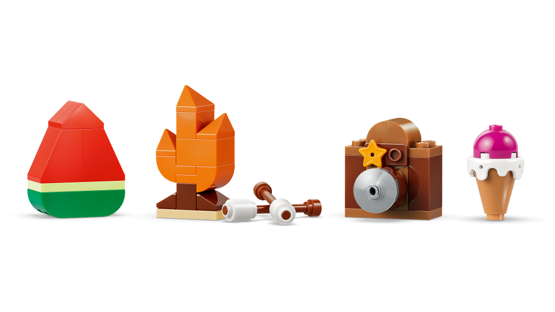 LEGO Bluey Brick-Built Bluey Family 11217