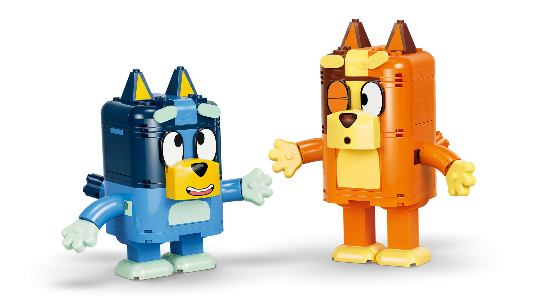 LEGO Bluey Brick-Built Bluey Family 11217