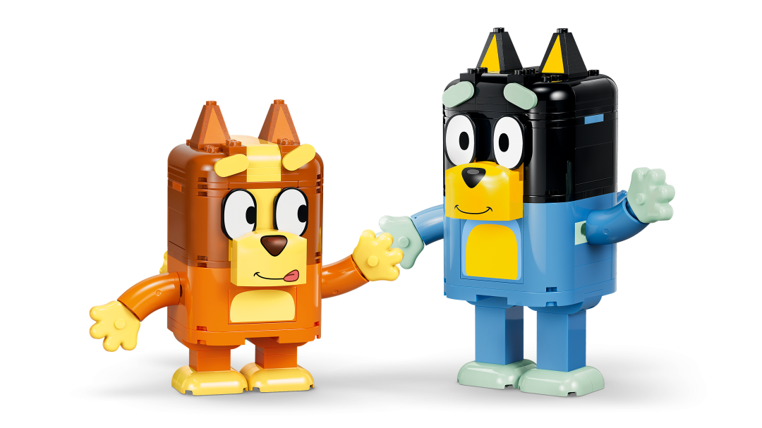 LEGO Bluey Brick-Built Bluey Family 11217