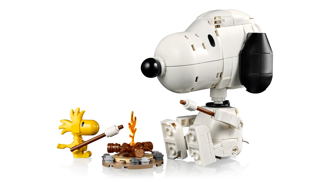 LEGO Ideas Peanuts: Snoopy's Doghouse 21368
