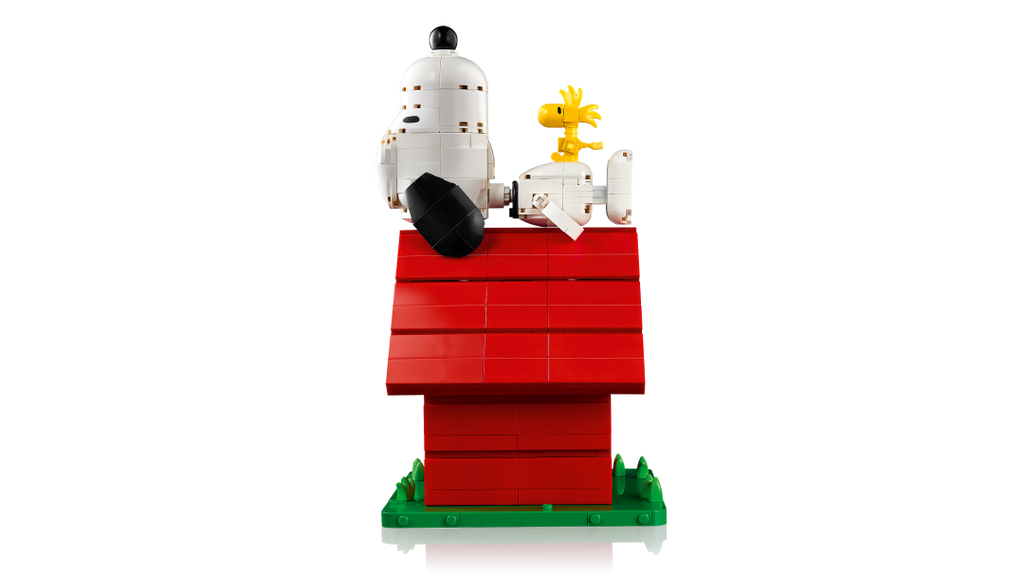 LEGO Ideas Peanuts: Snoopy's Doghouse 21368