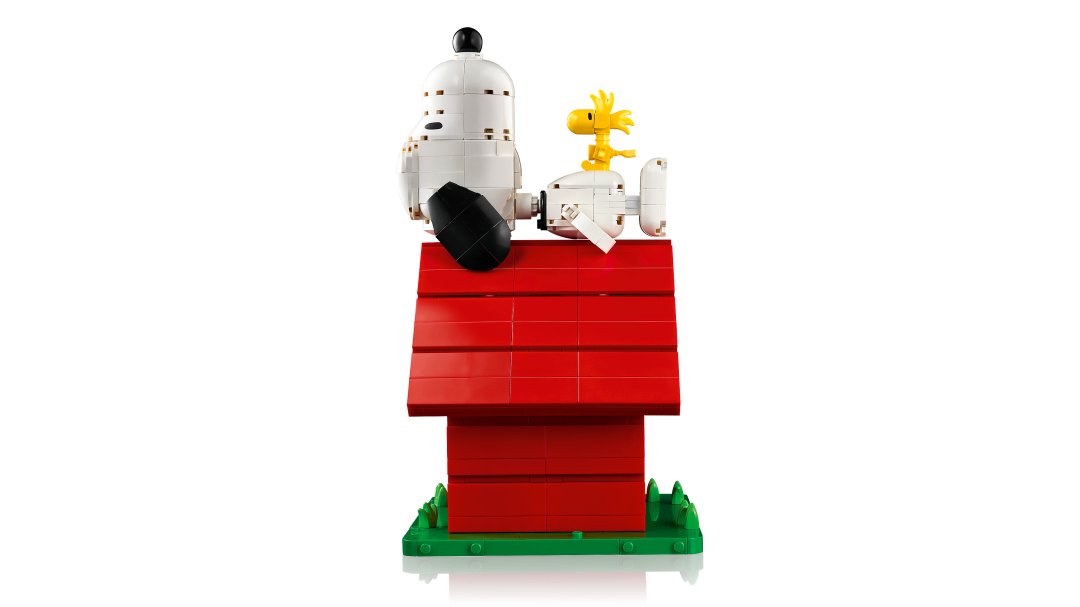 LEGO Ideas Peanuts: Snoopy's Doghouse 21368
