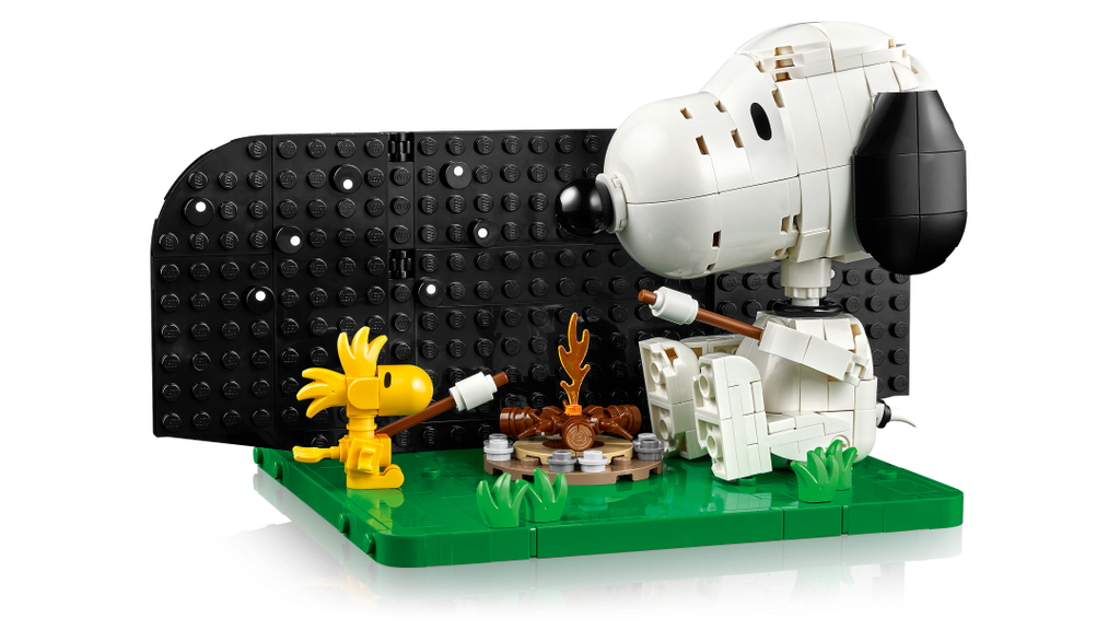 LEGO Ideas Peanuts: Snoopy's Doghouse 21368