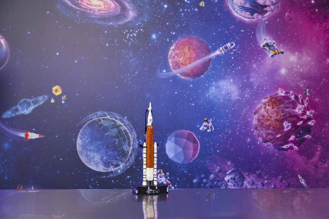 LEGO Technic NASA Artemis Space Launch System Rocket 42221
