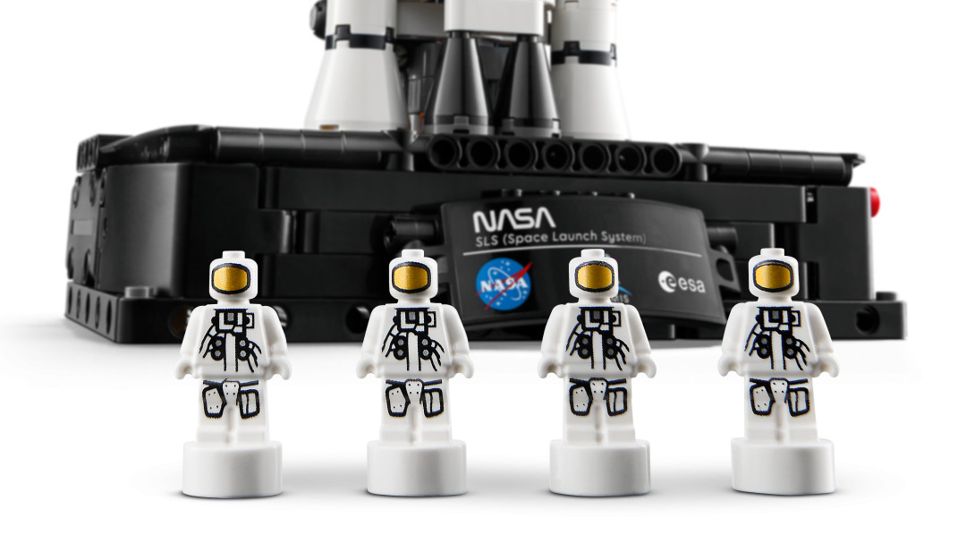 LEGO Technic NASA Artemis Space Launch System Rocket 42221