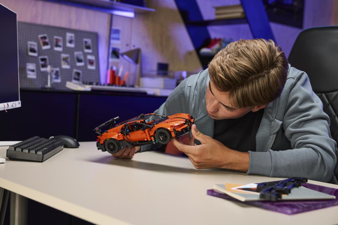LEGO Technic Bugatti Chiron Pur Sport Hypercar 42222