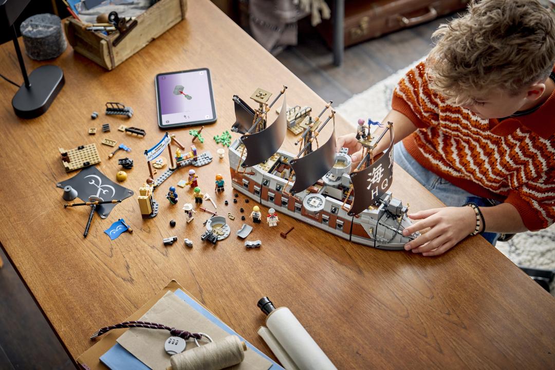 LEGO One Piece Garp's Marine Battleship 75646