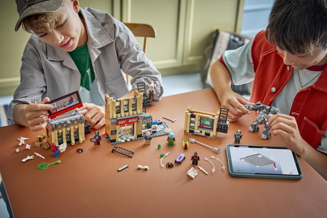 LEGO Marvel Spider-Man vs. Mysterio: The Daily Bugle 76342