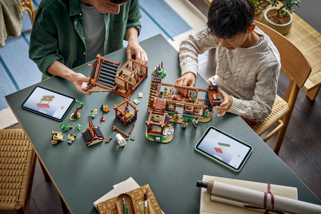 LEGO Iconic Ancient Moon-Gazing Inn 80121