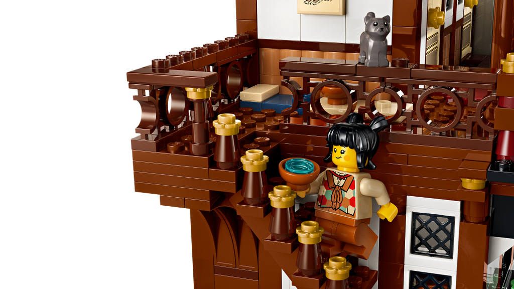 LEGO Iconic Ancient Moon-Gazing Inn 80121