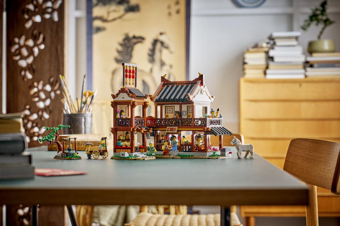 LEGO Iconic Ancient Moon-Gazing Inn 80121