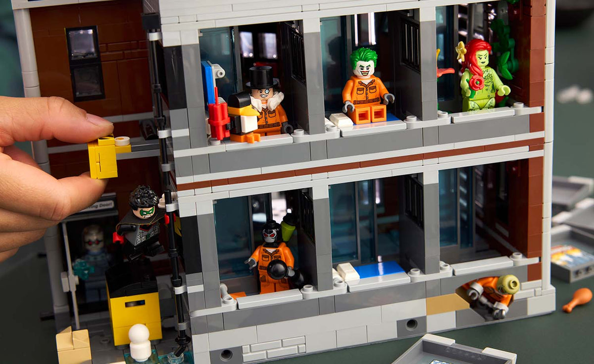LEGO DC Arkham Asylum 76300