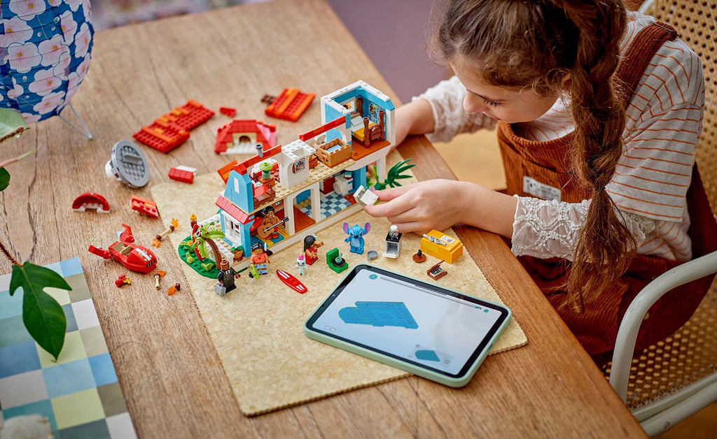LEGO Disney Lilo and Stitch Beach House 43268