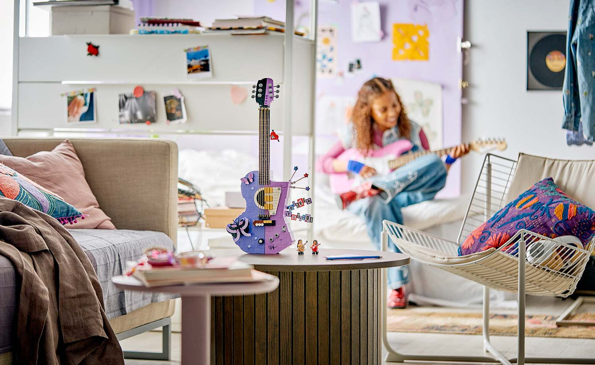 LEGO Editions Olivia Rodrigo's Dual Guitar 43031