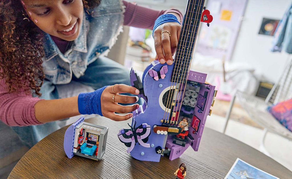 LEGO Editions Olivia Rodrigo's Dual Guitar 43031