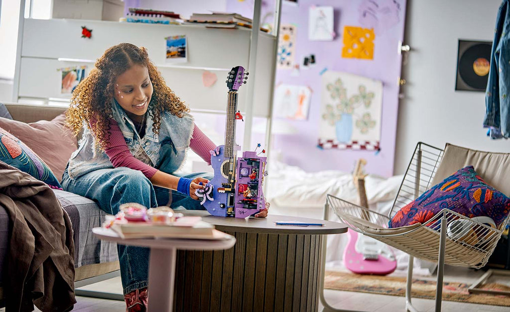 LEGO Editions Olivia Rodrigo's Dual Guitar 43031