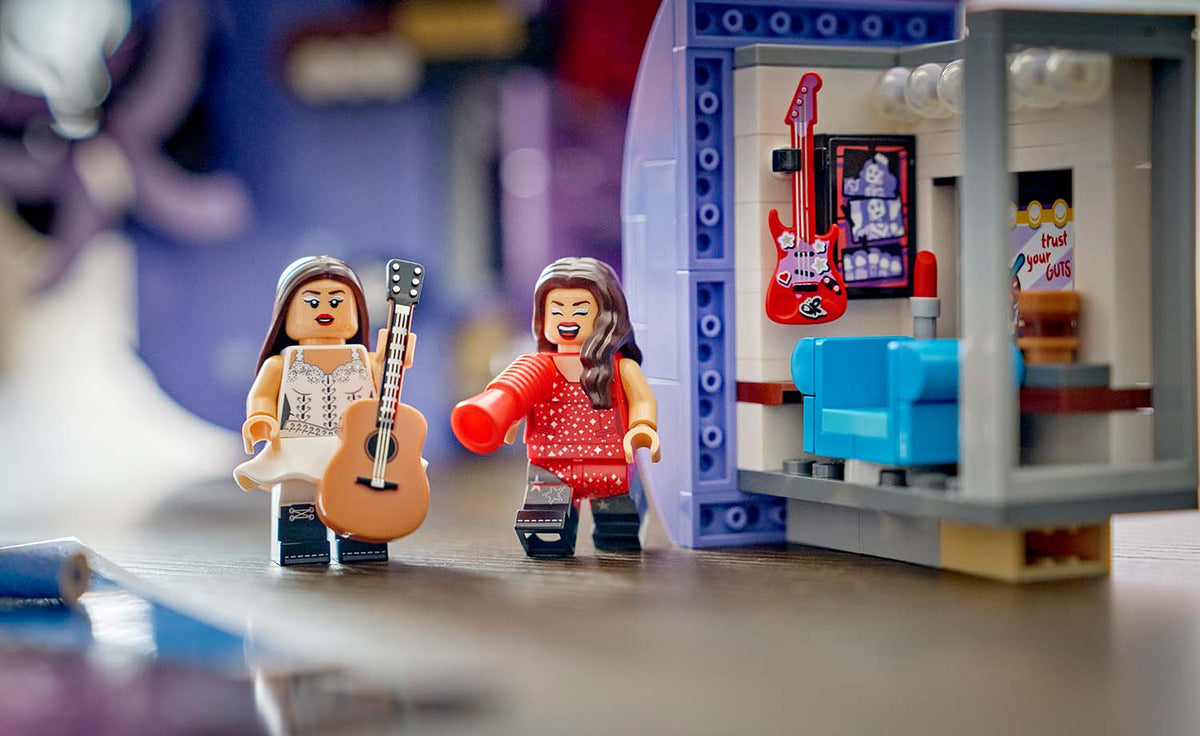 LEGO Editions Olivia Rodrigo's Dual Guitar 43031