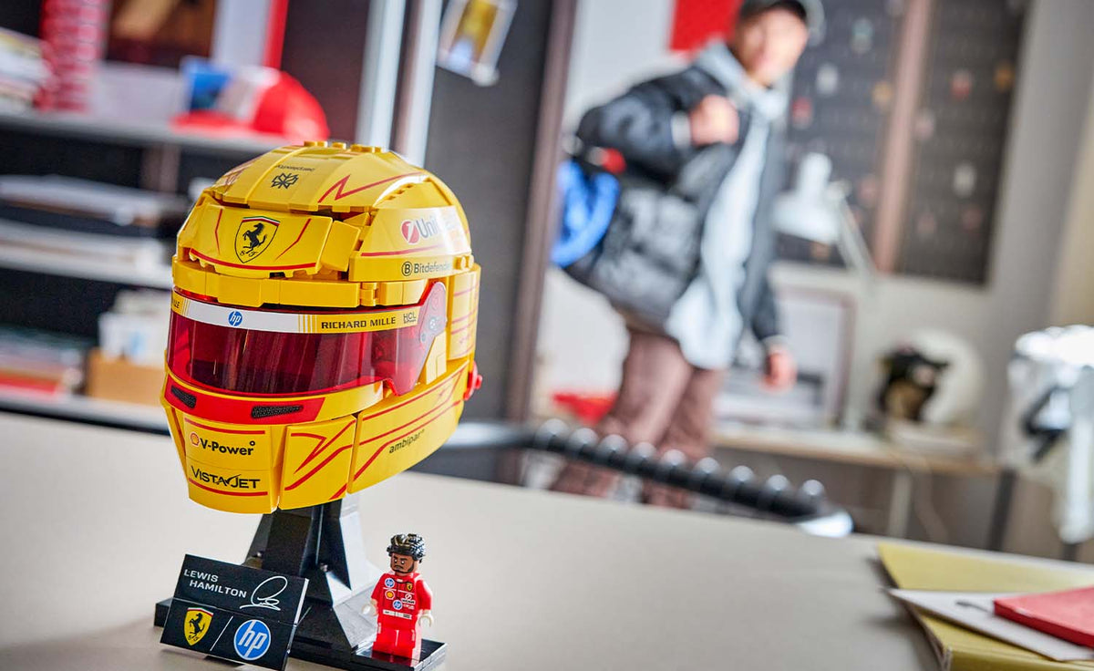LEGO Editions Scuderia Ferrari HP Lewis Hamilton Helmet 43022