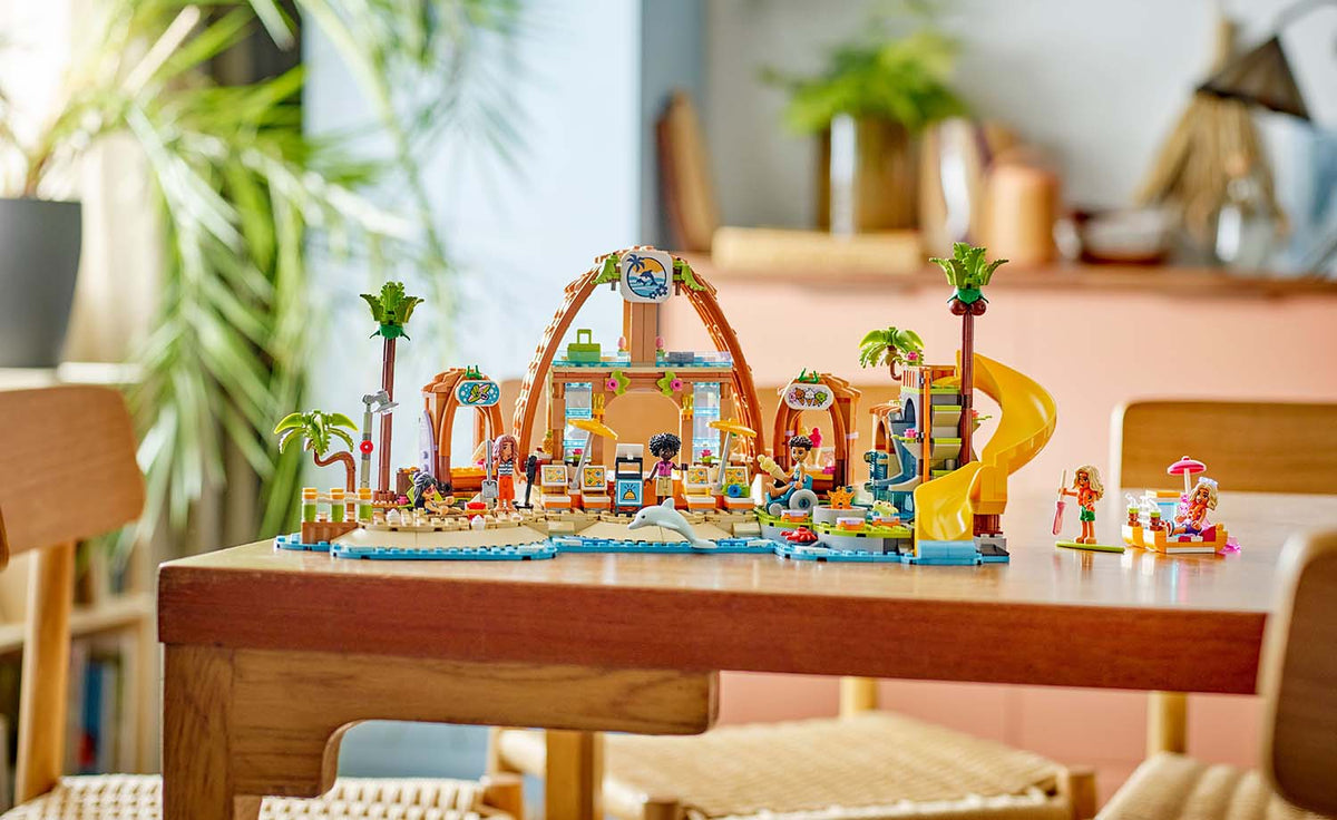 LEGO Friends Family Holiday Beach Resort 42673