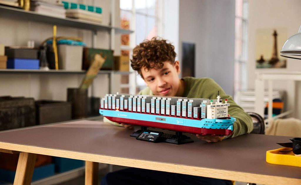 LEGO Iconic Maersk Dual-Fuel Container Vessel 40955