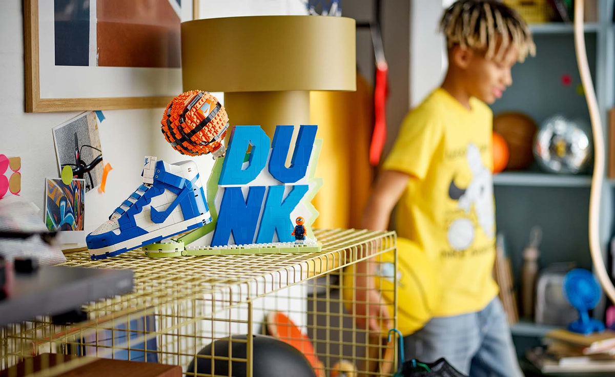 LEGO Iconic Nike Dunk 43008