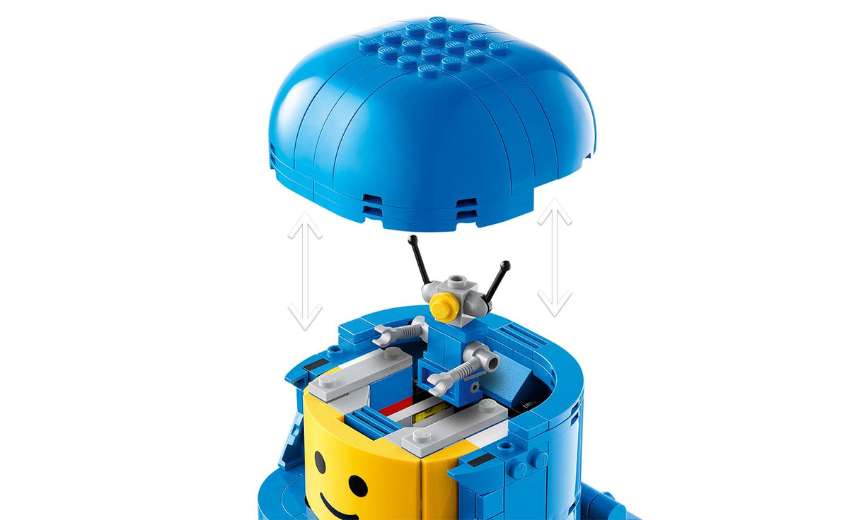 LEGO Iconic Scaled-Up Blue Astronaut Minifigure 40921