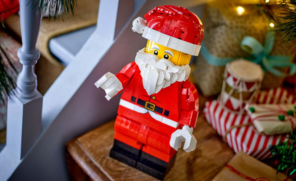 LEGO Iconic Up-Scaled Santa Minifigure 40820