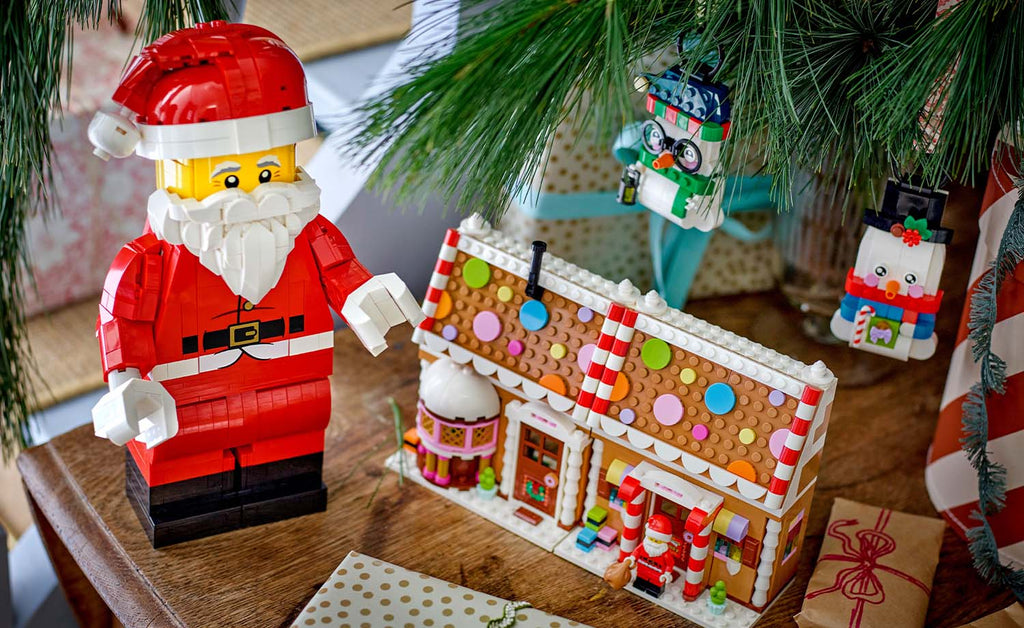 LEGO Iconic Up-Scaled Santa Minifigure 40820