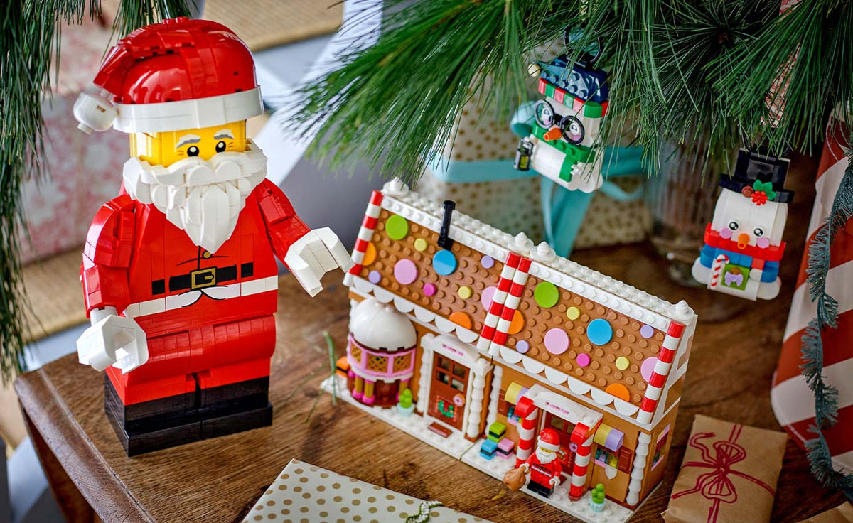 LEGO Iconic Up-Scaled Santa Minifigure 40820