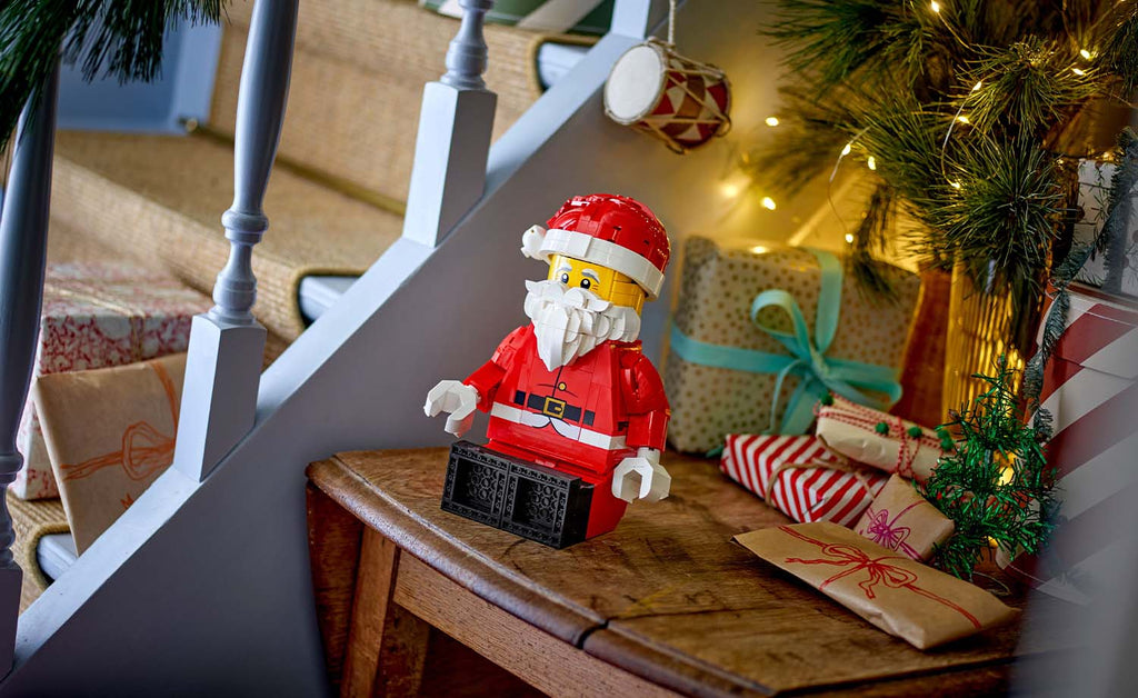 LEGO Iconic Up-Scaled Santa Minifigure 40820