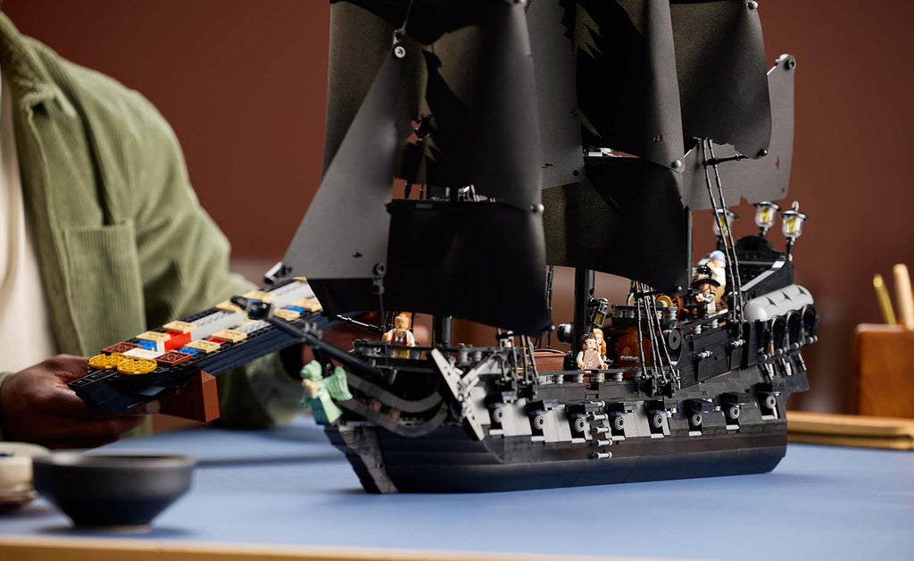 LEGO ICONS Captain Jack Sparrow's Pirate Ship 10365