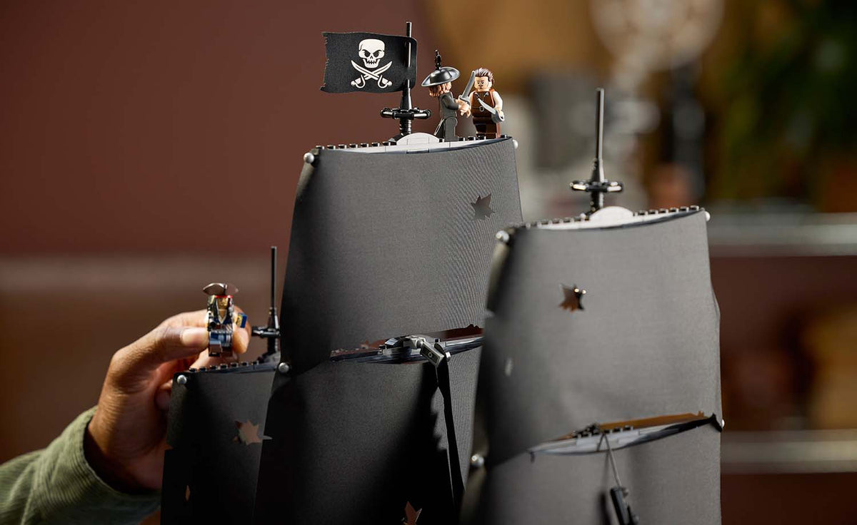 LEGO ICONS Captain Jack Sparrow's Pirate Ship 10365