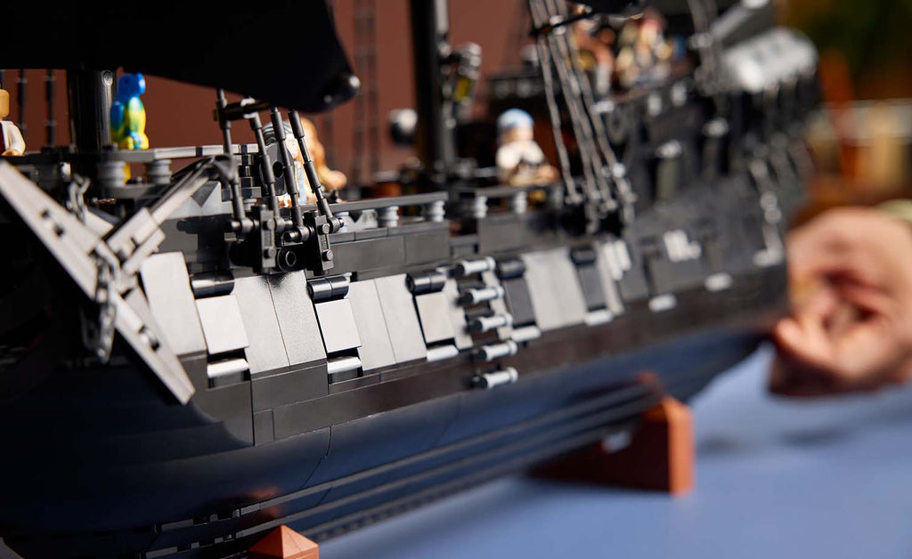 LEGO ICONS Captain Jack Sparrow's Pirate Ship 10365