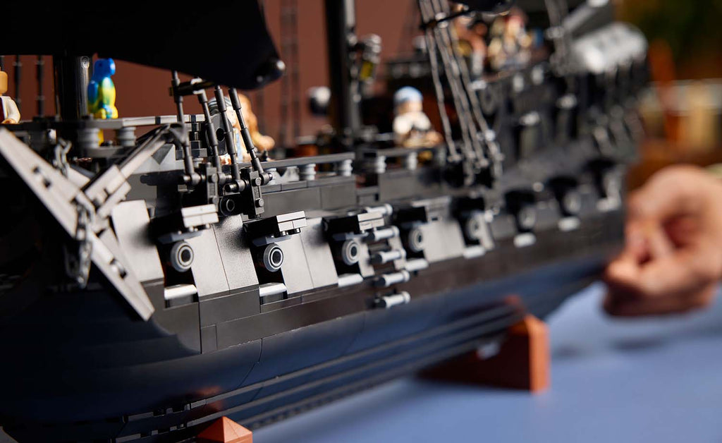 LEGO ICONS Captain Jack Sparrow's Pirate Ship 10365