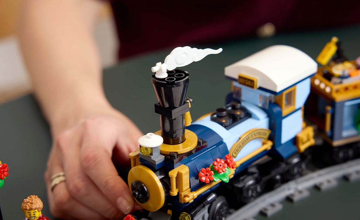 LEGO ICONS Holiday Express Train 10361