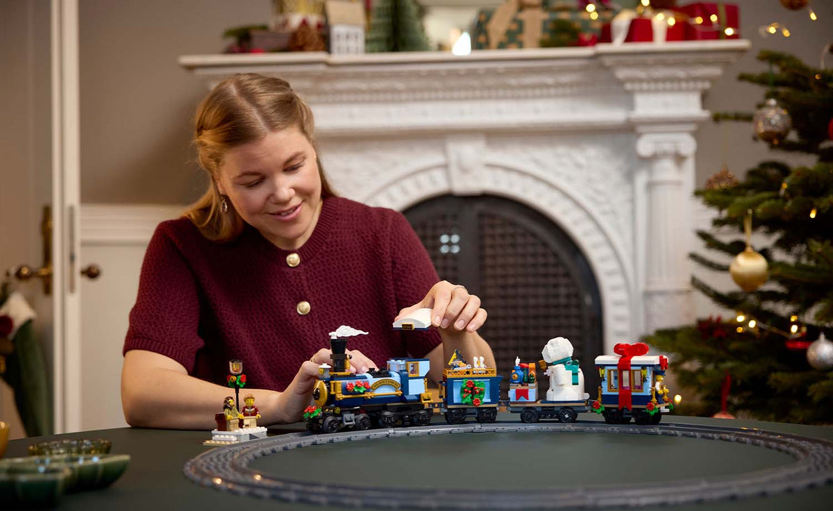 LEGO ICONS Holiday Express Train 10361