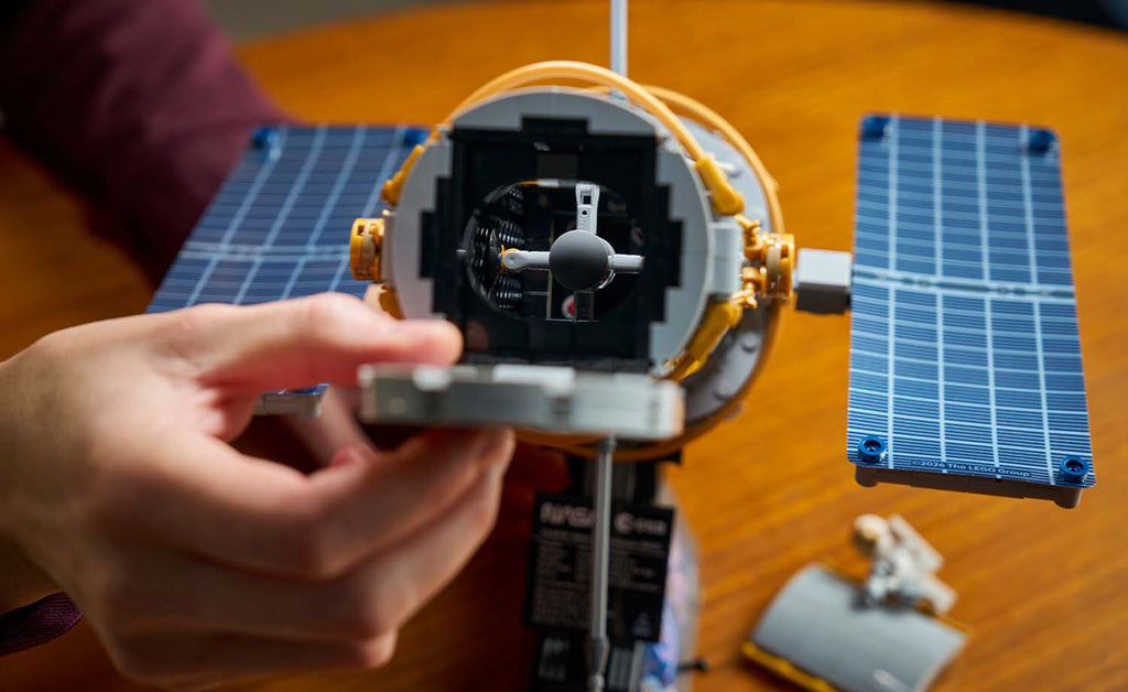 LEGO ICONS Hubble Space Telescope 11382