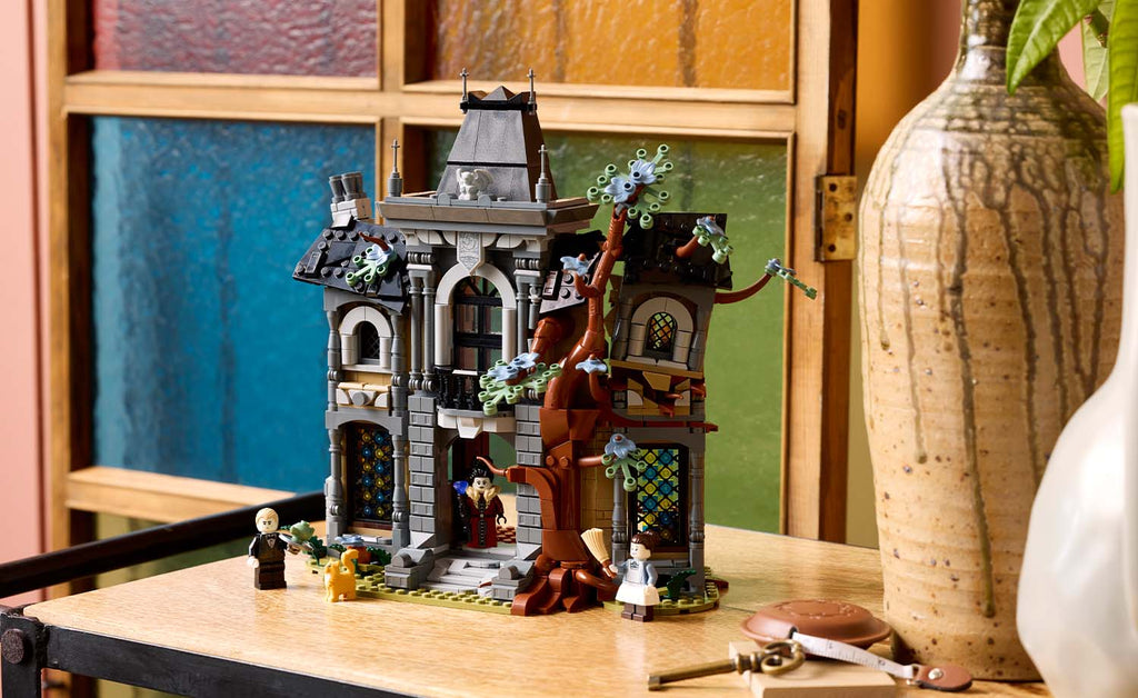 LEGO ICONS Mayor Manor 11383