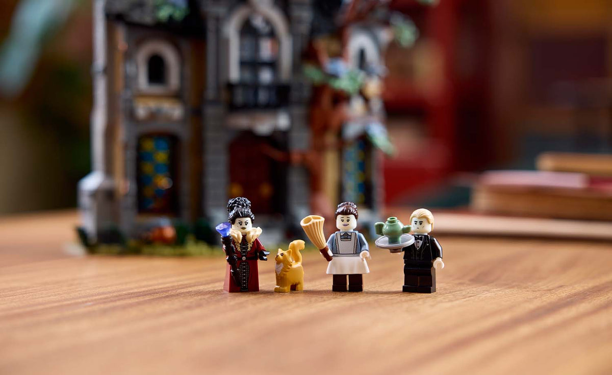 LEGO ICONS Mayor Manor 11383