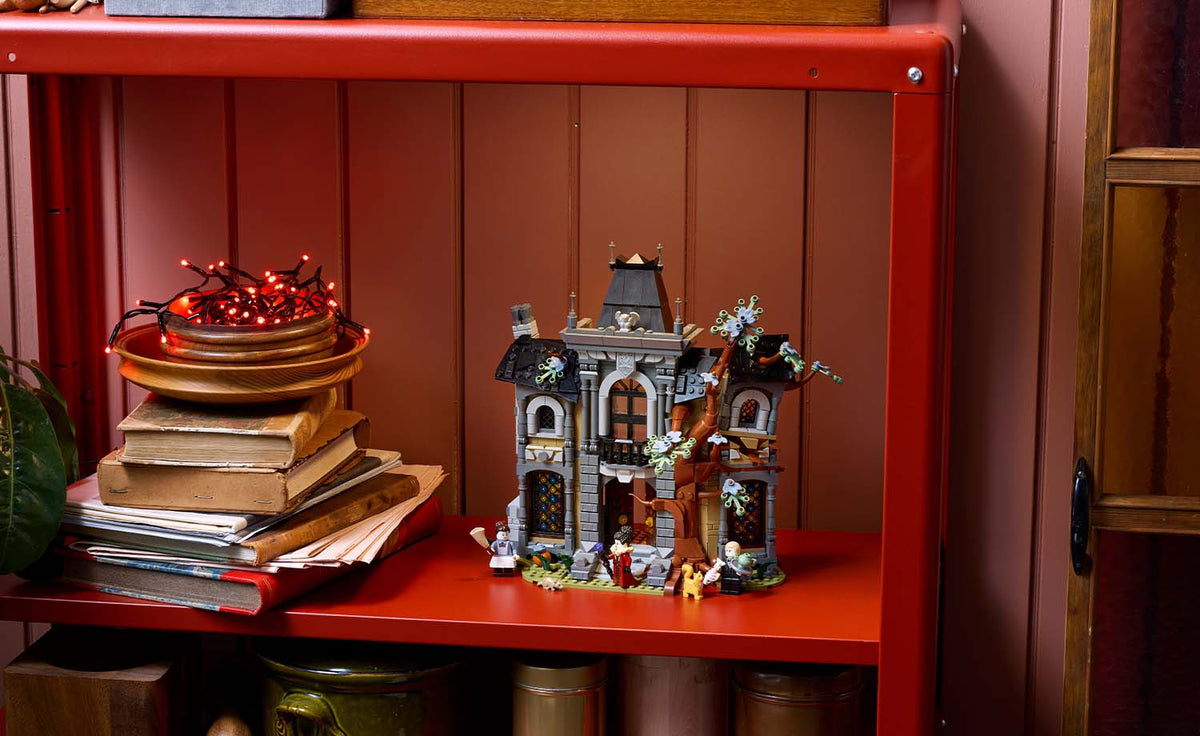 LEGO ICONS Mayor Manor 11383