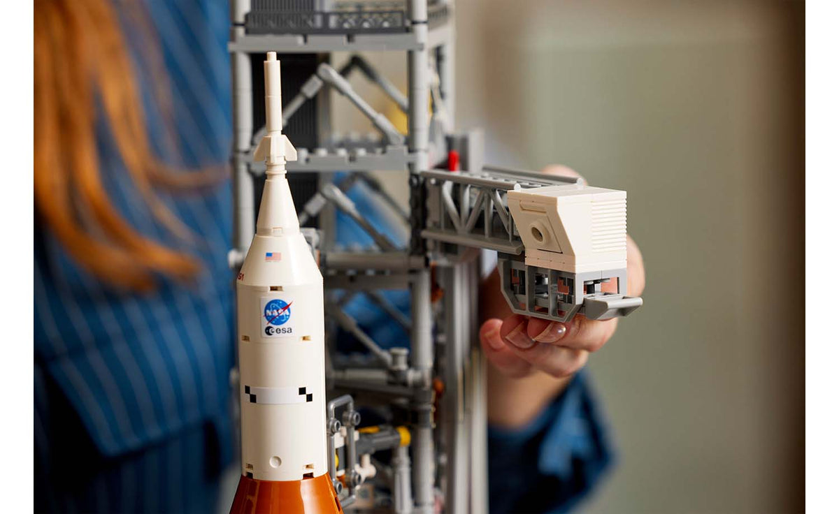 LEGO ICONS NASA Artemis Space Launch System 10341