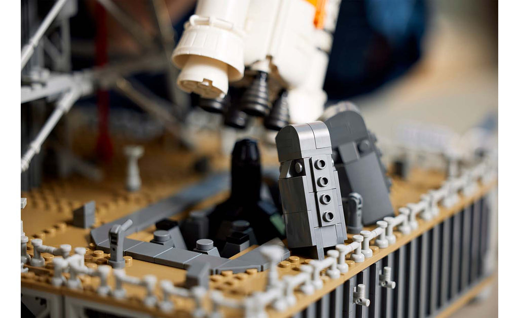 LEGO ICONS NASA Artemis Space Launch System 10341