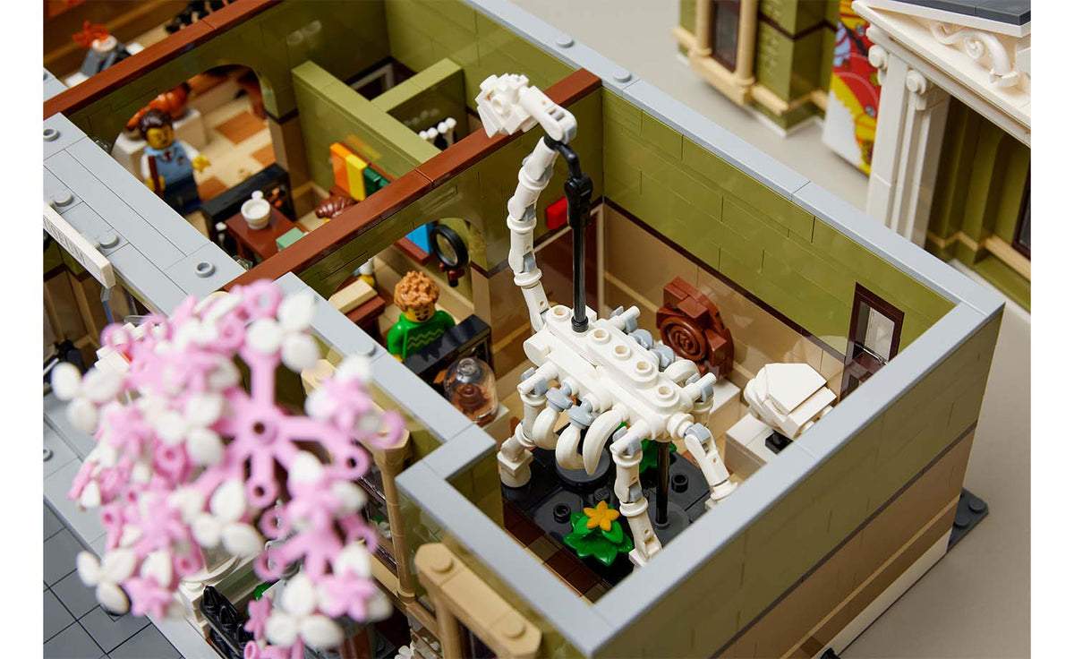 LEGO ICONS Natural History Museum 10326