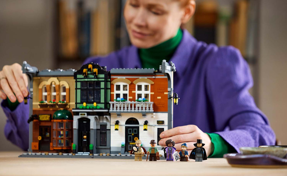 LEGO ICONS Sherlock Holmes: Book Nook 10351