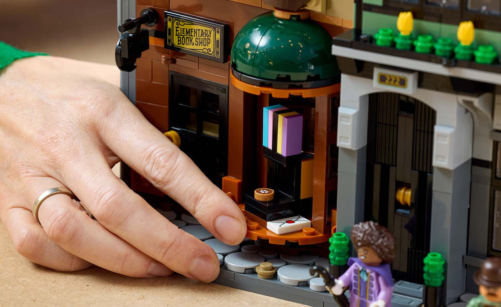 LEGO ICONS Sherlock Holmes: Book Nook 10351