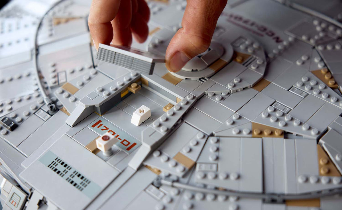 LEGO ICONS Star Trek: U.S.S. Enterprise NCC-1701-D 10356
