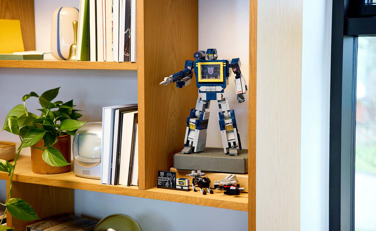 LEGO ICONS Transformers: Soundwave 10358
