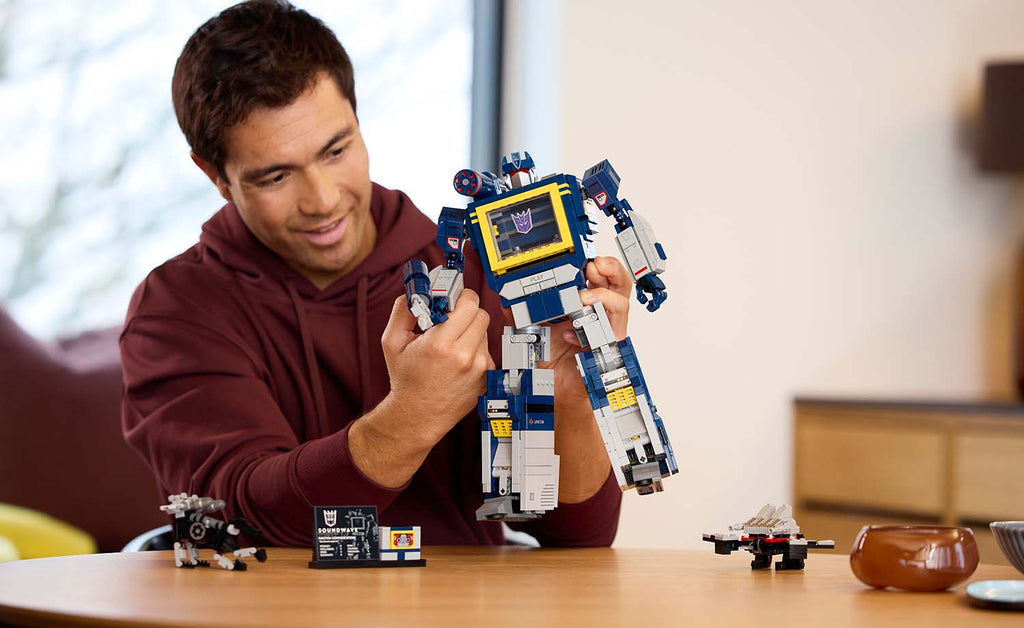 LEGO ICONS Transformers: Soundwave 10358