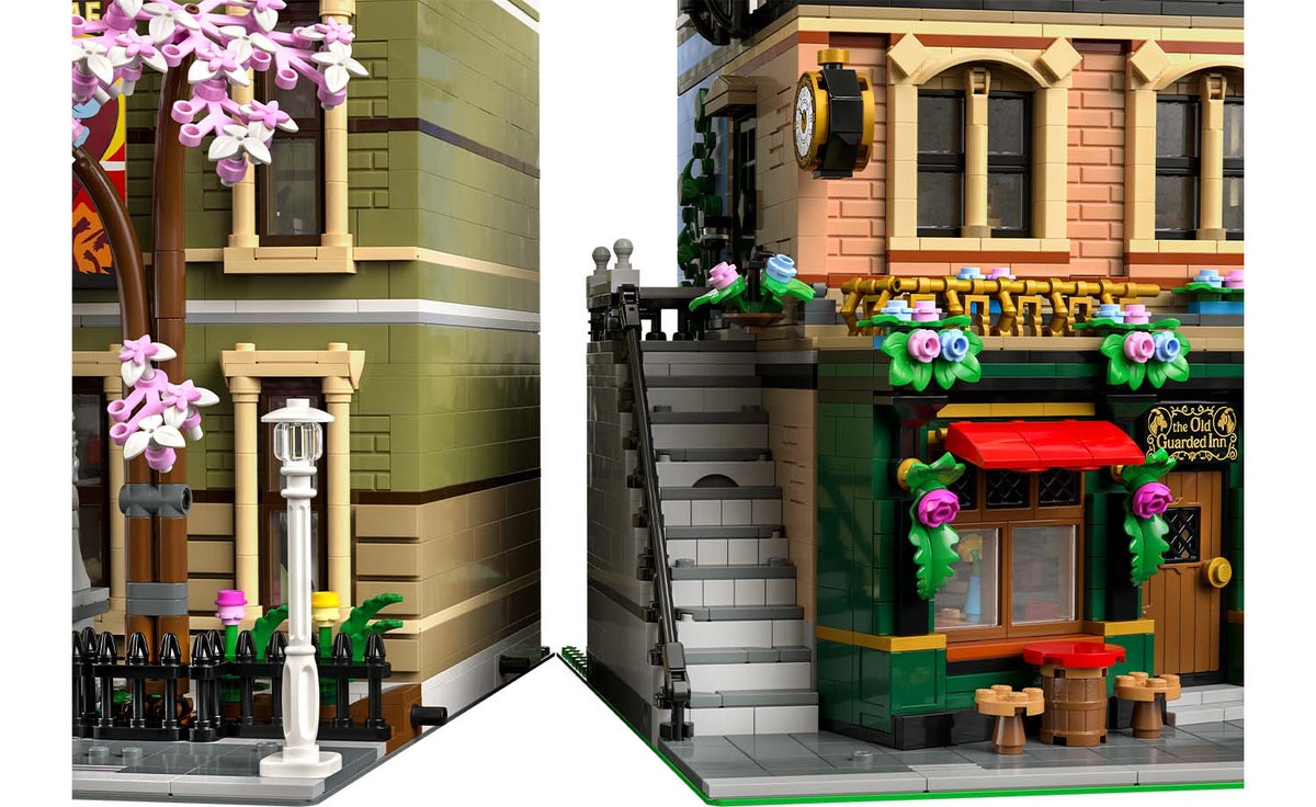 LEGO ICONS Tudor Corner 10350