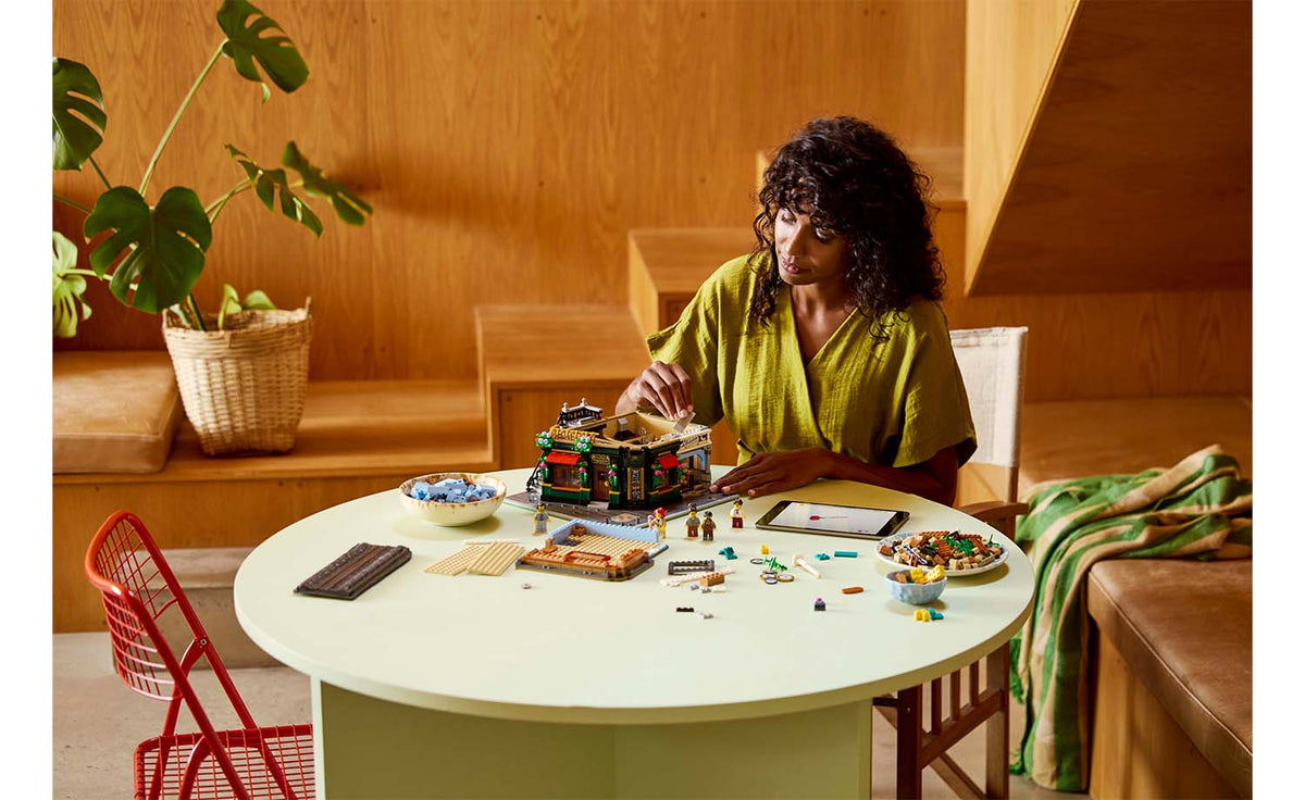 LEGO ICONS Tudor Corner 10350
